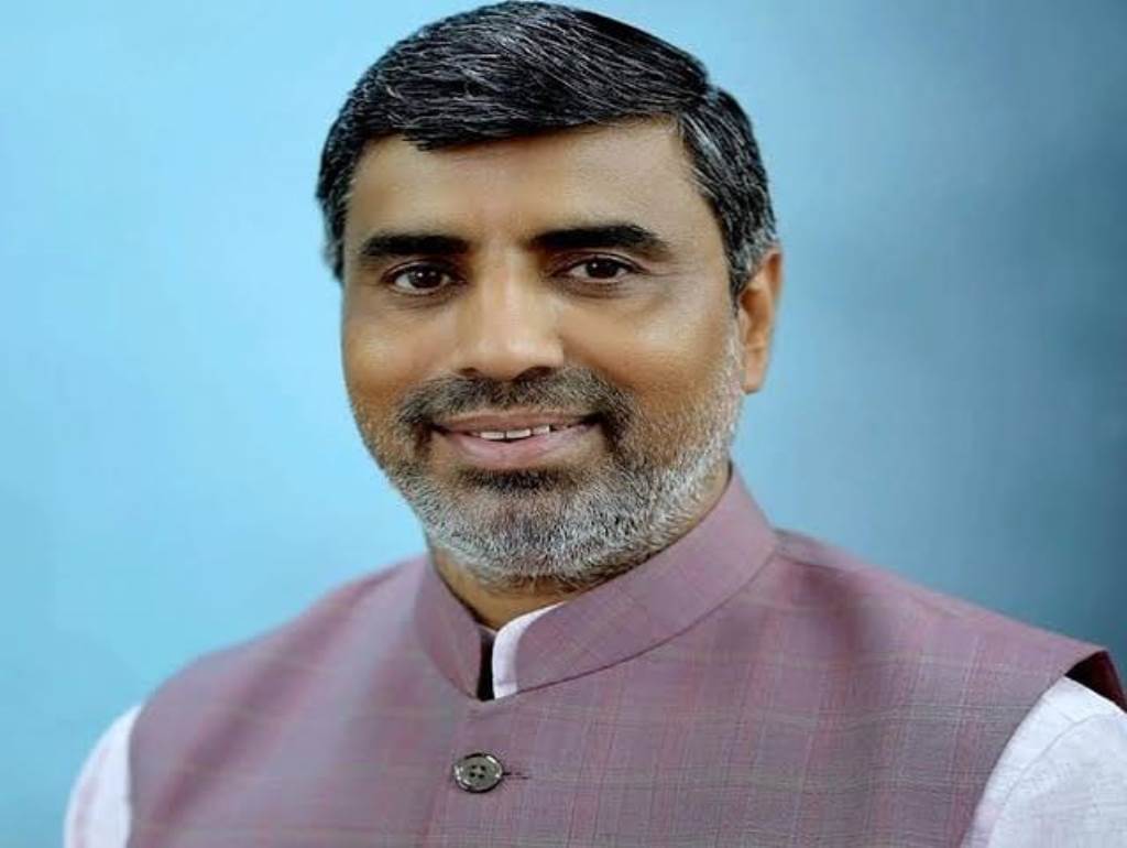 Education Minister makes surprise inspection of PM Shri Government School Takes stock of arrangements interacts with students